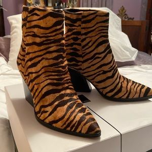 Tiger Calf Booties Dolce Vita Women’s 10 Stacked Cowboy Heel… Fabulous! EUC